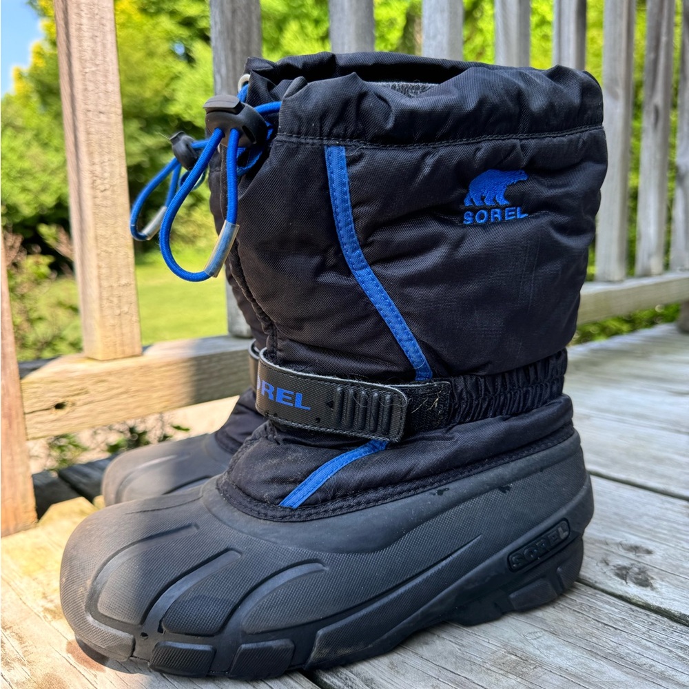 Kid’s Sorel snow boots in size 4, black